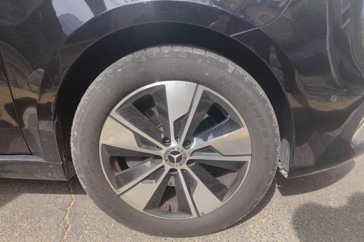 Used Mercedes-Benz V-Class 2020 V 260 Prestige Edition Right Front Wheel Hub