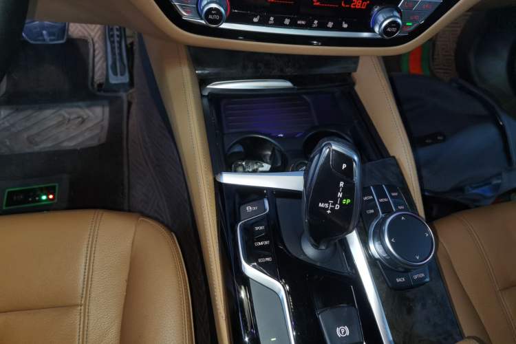 Used BMW 5 Series 2018 Restyled 530Li Leading Edition M Sport Package
