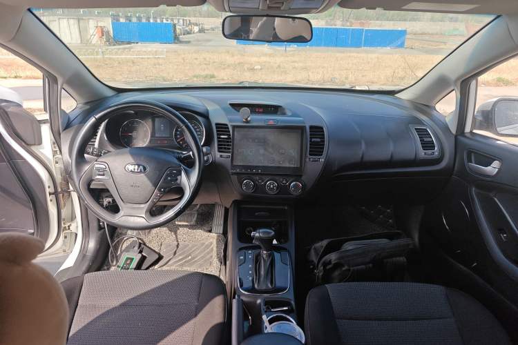 Used Kia K3 2016 1.6L Automatic GLS Center Console