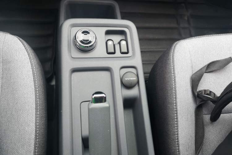 Used Wuling Yangguang 2025 Model 400km Bus Edition—Comfort Edition
