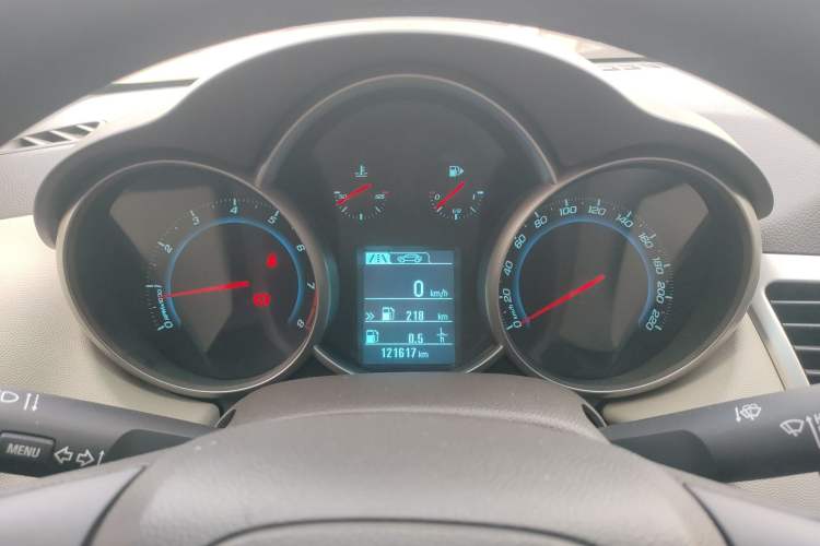 Used Chevrolet Cruze 2015 1.5L Classic SL MT Instrument Cluster