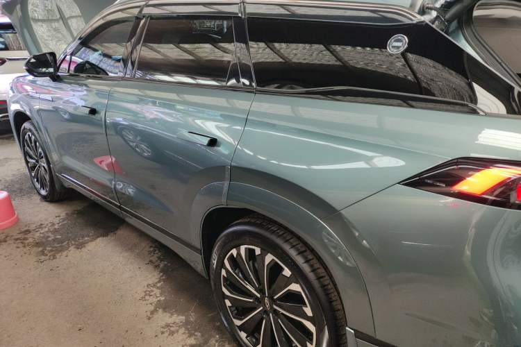 Used Chery Tiggo 9 2023 Facelift 2.0T Dual-Clutch Two-Wheel Drive Luxury Edition 5 Seats