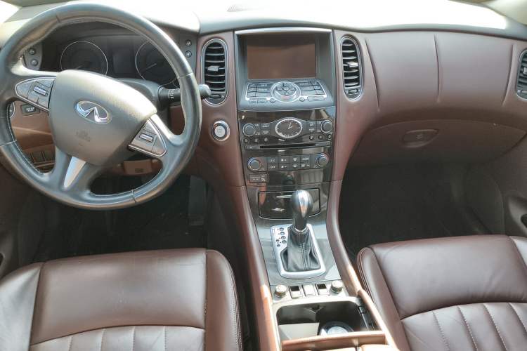 Used Infiniti QX50 2015 2.5L Enjoyment Edition Center Console