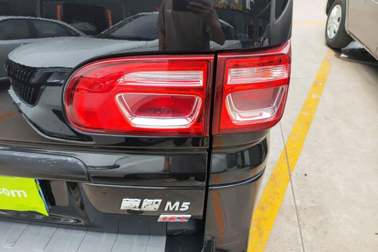 Used FORTHING Lingzhi 2017 M5L 1.6L 7-Seater Comfort Model Right Rear Taillight