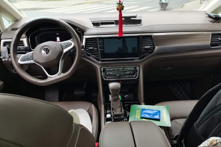 Used Volkswagen Viloran 2020 380TSI Prestige Edition Center Console