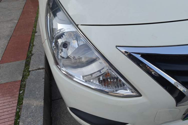 Used Nissan Sunny 2014 1.5XE CVT Comfort Edition Right Front Headlight