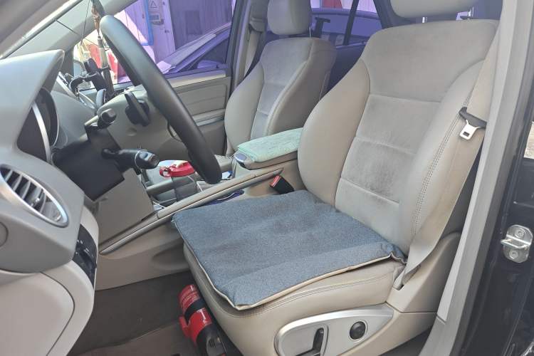 Used Mercedes-Benz M-Class 2010 ML 300 4MATIC Left Front Seat