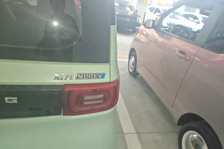 Used Wuling Hongguang MINIEV 2022 Macaron Premium Model – Lithium Iron Phosphate