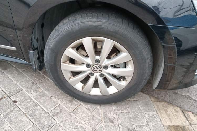 Used Volkswagen Passat 2015 1.8TSI DSG Prestige Edition Right Front Wheel Hub