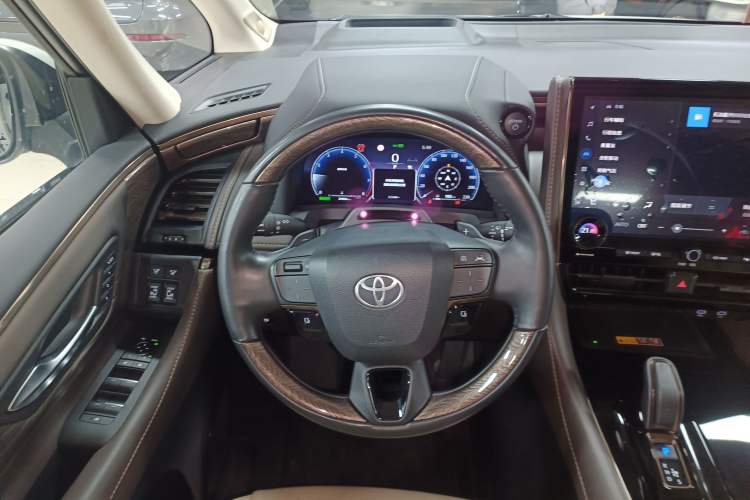 Used Toyota Alphard 2024 Dual-Engine 2.5L Deluxe Edition