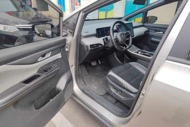 Used Hycan Z03 2022 510 km Range Trendy Cool Version 135 kW 63.98 kWh Driver Seat