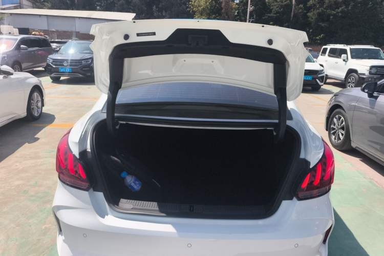 Used MG 5 2022 300TGI DCT Chao Yue Luxury Edition