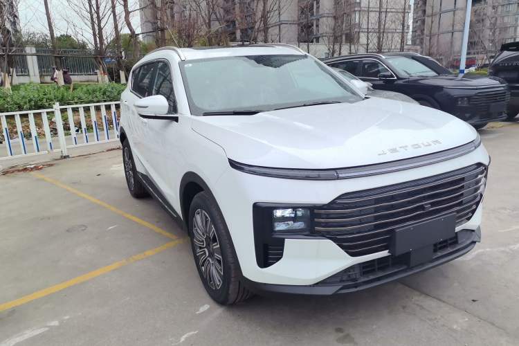 Used JETOUR X70 PLUS 2025 1.5T Luxury Edition 7-Seater