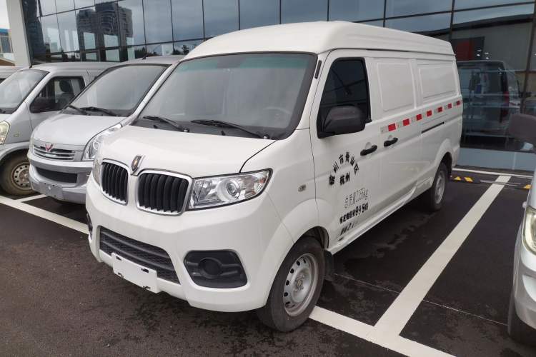 Used Jinbei New Hiace X30L 2022 1.5L Super Enjoyment Edition Air-Conditioning-Free Van China VI Standard SWC15M
