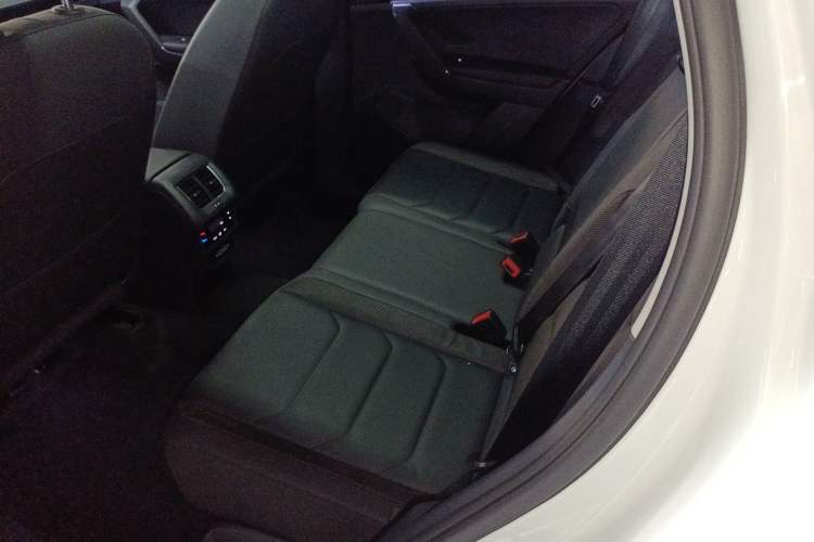 Used Volkswagen Tayron 2021 280TSI Two-Wheel Drive Luxury Smart Connectivity Version Left Rear Seat