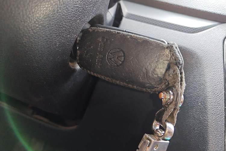 Used Volkswagen Jetta 2015 Value Edition 1.6L Manual Fashionable Style Vehicle Key