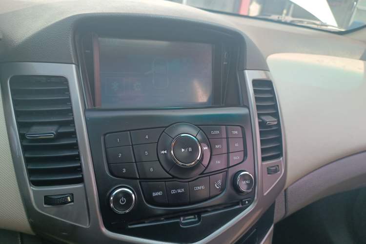 Used Chevrolet Cruze 2015 1.5L Classic SE AT Audio And AC Panel