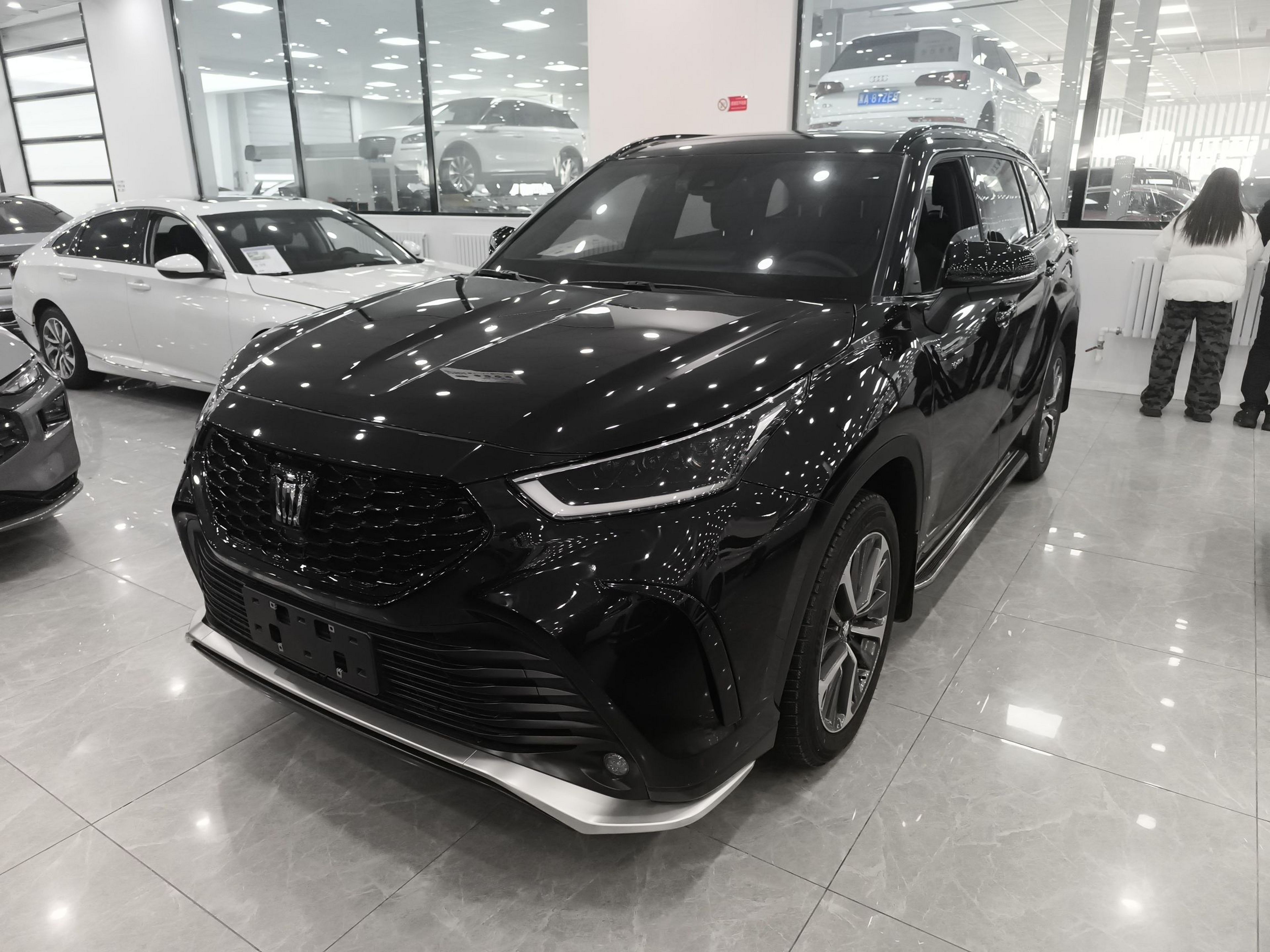 Под передней частью автомобиля