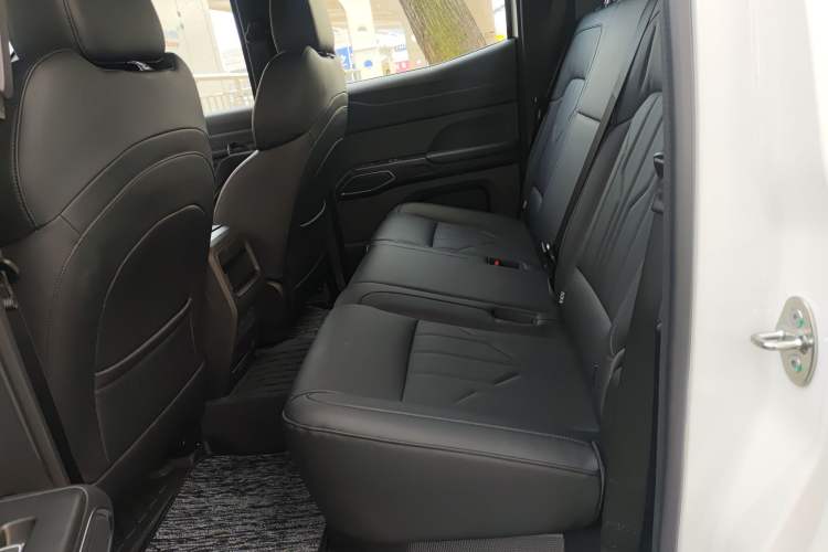 Used RELY Venucia R08 2025 Model 2.3T 8AT 2WD Diesel Long Box Trail Edition Left Rear Seat