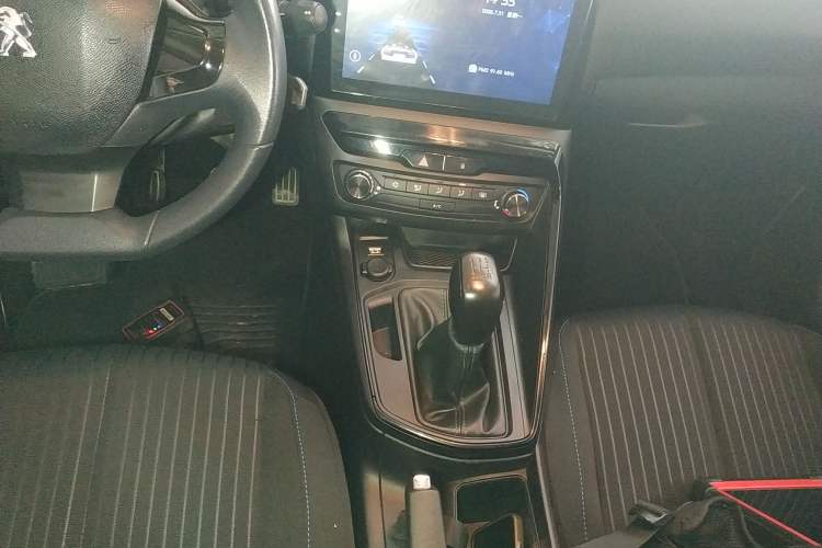 Used Peugeot 308 2018 1.6L Manual Fashion Edition Gear Lever