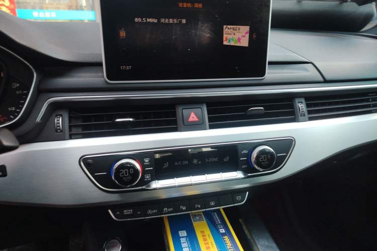 Used Audi A4L 2019 40 TFSI Sporty Version China VI Audio And AC Panel