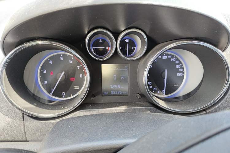 Used Changan CS35 2016 1.6L Manual Luxury Model China V Standard
