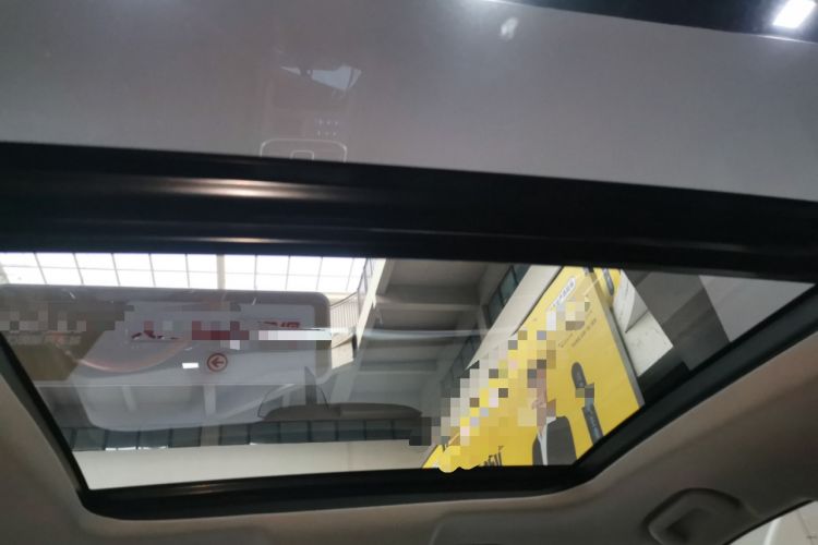 Used GAC Trumpchi GS7 2017 320T Two-Wheel-Drive Luxury Smart Connectivity Model Headliner