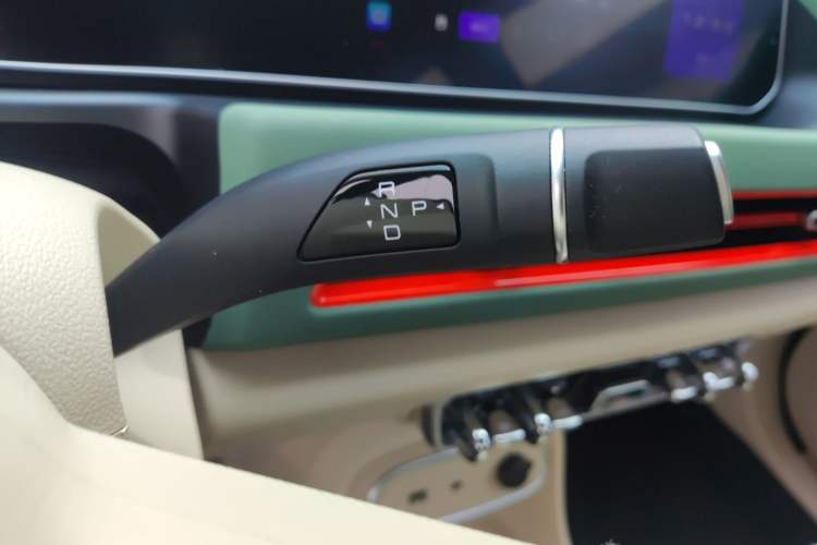 Used ORA Good Cat 2023 401 km Standard Range Luxury Version Lithium Iron Phosphate Gear Lever