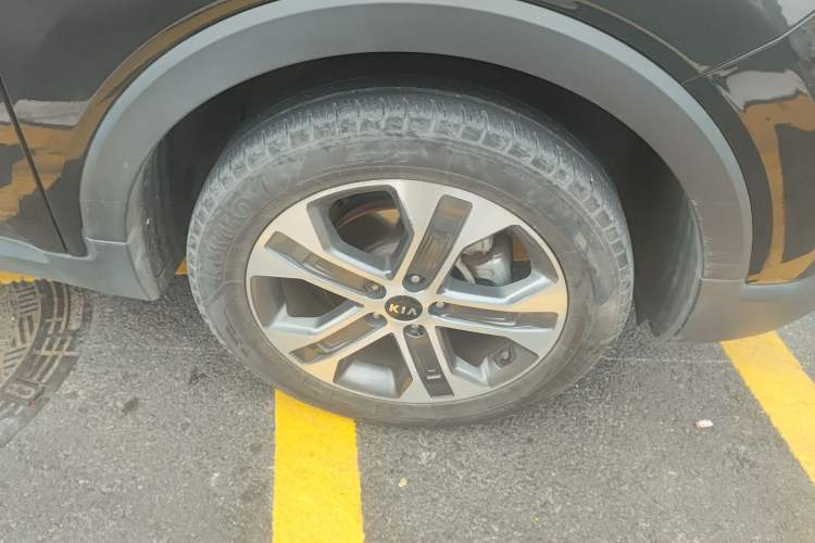 Used Kia Sportage R 2019 2.0L Automatic Smart Luxury Edition Right Front Wheel Hub