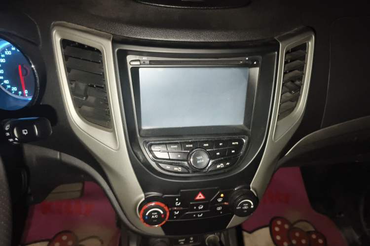 Used CHANGAN CS35 2012 1.6L Automatic Luxury Version China IV Standard