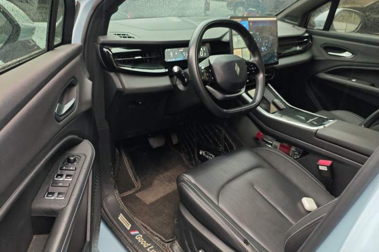 Used Livan Livan 7 2023 450 km – Chasing Clouds