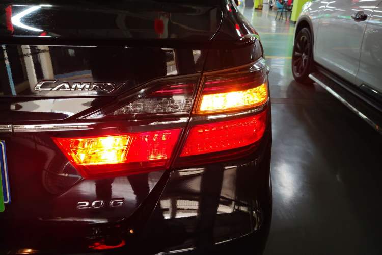 Used Toyota Camry 2015 2.0G Premier Edition
