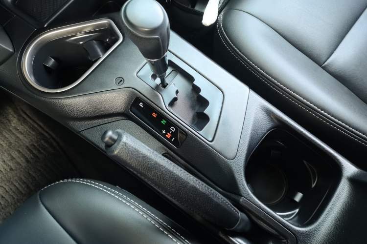 Used Toyota RAV4 2016 2.0L CVT Two-Wheel Drive Fashion Edition China V Standard