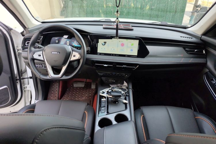 Used CHANGAN OSHAN X7 PLUS 2022 1.5T Blue Whale Edition Automatic Geeker Navigation Model Center Console