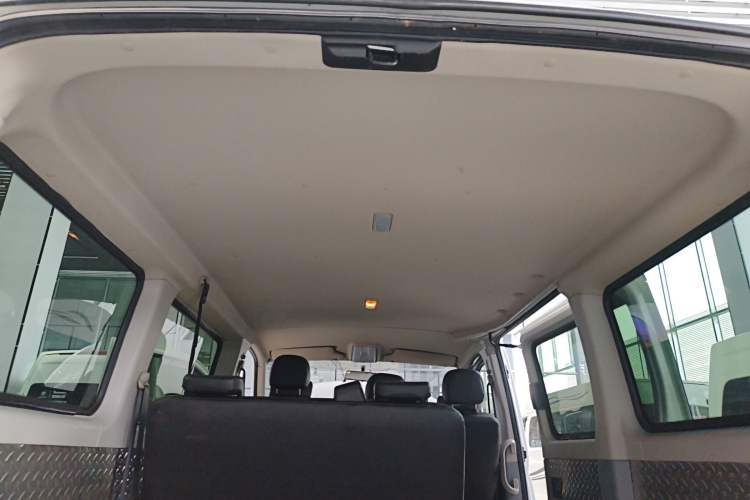 Used SAIC MAXUS Xintu V80 2021 2.0T PLUS Manual City Edition Short Wheelbase Ultra-Low Roof 5/6 Seats