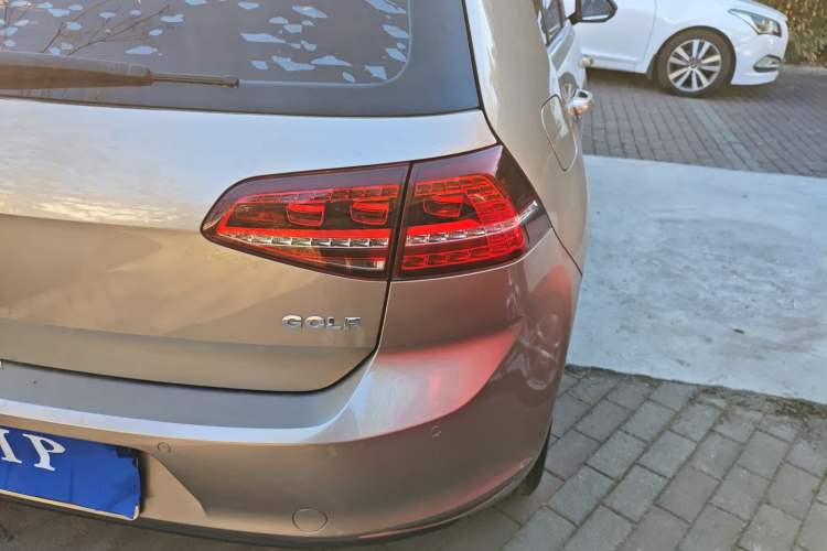 Used Volkswagen Golf 2017 1.6L Automatic Comfort Million-Vehicle Anniversary Edition
