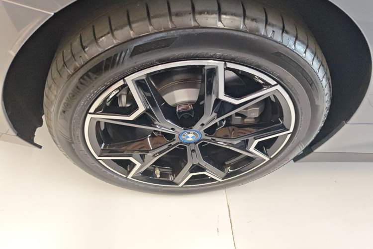 Used BMW i3 2024 eDrive 40 L Midnight Edition
