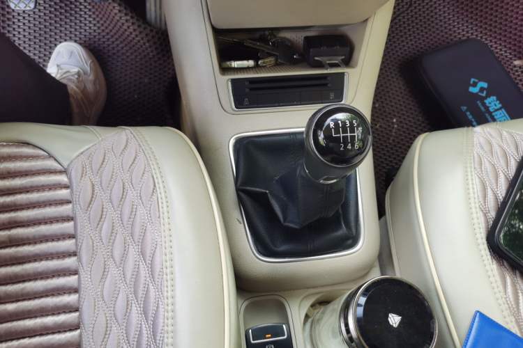 Used Volkswagen Tiguan 2015 1.8TSI Manual Two-Wheel Drive Fashion Edition Gear Lever