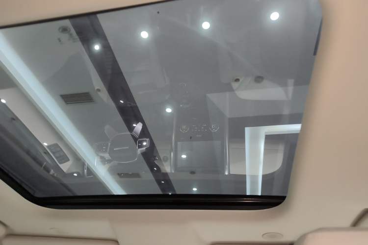 Used Land Rover Discovery 2024 360 PS S