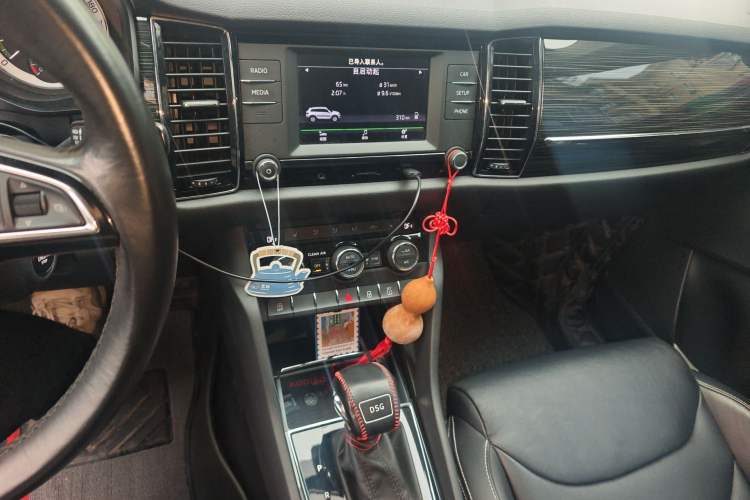 Used Skoda Kodiaq 2017 TSI330 7-Seater Two-Wheel-Drive Luxury Edition Audio And AC Panel