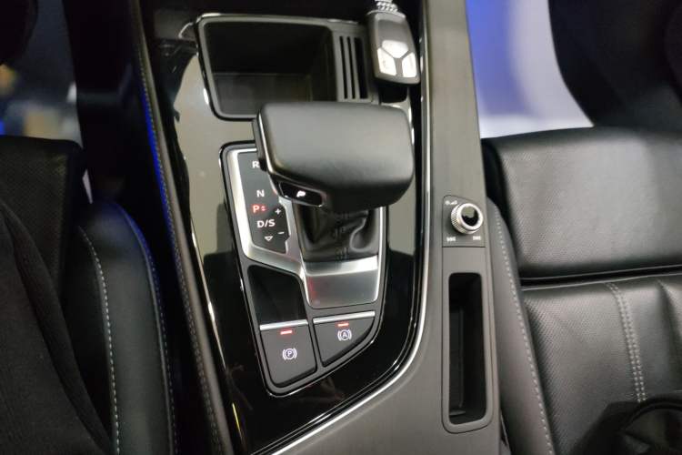 Used Audi A4L 2023 40 TFSI Luxury Dynamic Model