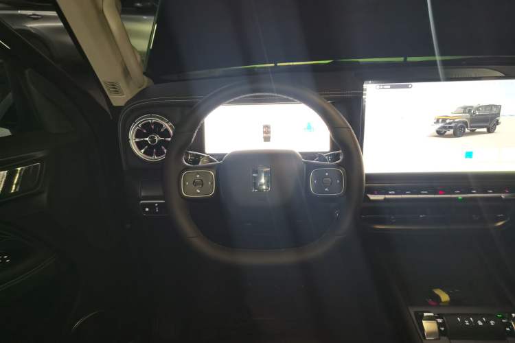 Used Tank 300 New Energy 2025 Hi4-T
