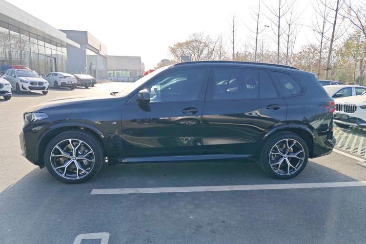 Used BMW X5 2025 Model, xDrive 30Li Prestige M Sport Night Package
