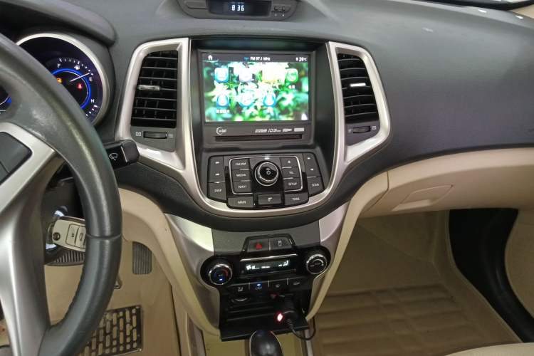 Used CHANGAN Eado 2015 1.6L Automatic Luxury Model Audio And AC Panel