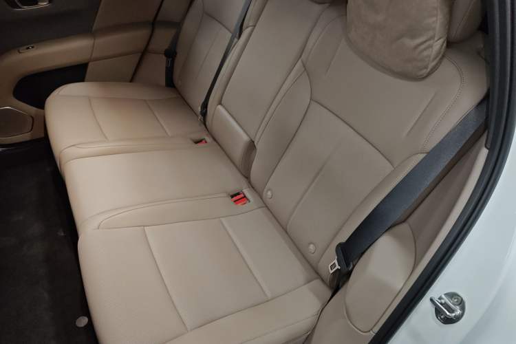 Used Li Auto Li Auto i6 2025 Model Four-Wheel-Drive Standard Type
