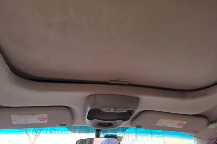 Used Huatai Santa Fe Classic 2012 2.0L Gasoline Manual Two-Wheel Drive with Sunroof
