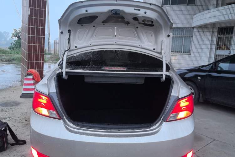 Used Hyundai Verna (older generation) 2014 1.4L Manual Smart GLS Trim