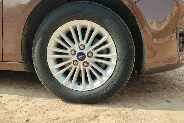 Used Ford Escort 2015 1.5L Manual Comfort Model
