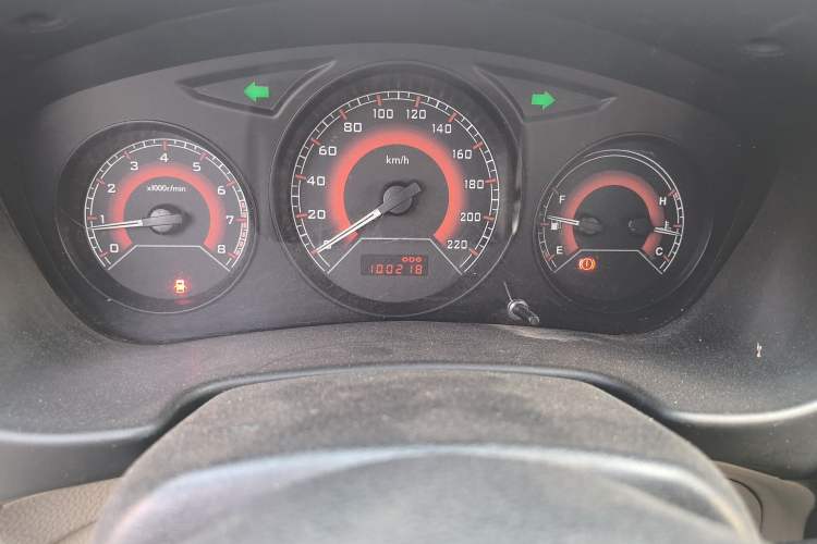 Used Soueast V3 Lingyue 2012 1.5L Manual Comfort Edition Odometer Close Up