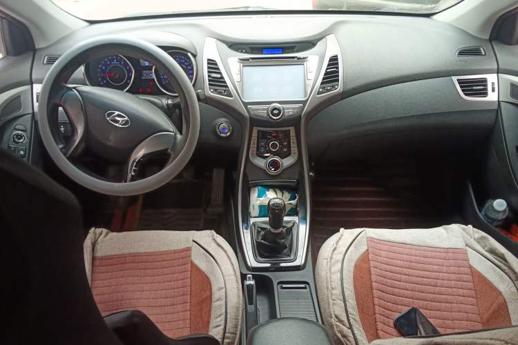 Used Hyundai Elantra (5th Generation / Langdong) 2015 1.6L Manual Leading Model Center Console